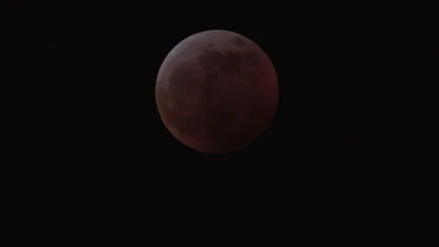 Total Lunar Eclipse Stockbeeldmateriaal 140273550