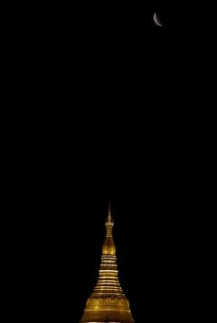 Total lunar eclipse in Yangon, Myanmar - 08 Nov 2022 Stock Photos