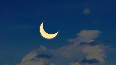 Total solar eclipse with heap white cloud clear blue sky huge rollong time .. Stock Footage 271181974