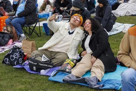Total solar eclipse in Niagara Falls, USA - 08 Apr 2024 Fotos Stock