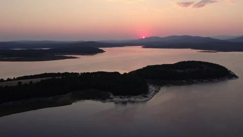 Total solar eclipse over Cuerda del Pozo Reservoir in Soria, Spain Видео 342554780