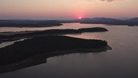 Total solar eclipse setting over Cuerda del Pozo reservoir, Spain Видео 342554520