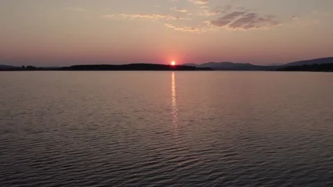 Total solar eclipse sunset over Cuerda del Pozo Reservoir, Spain 動画素材 342554519