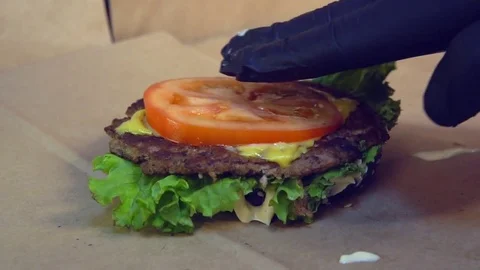 Touch the hamburger 動画素材 84817293