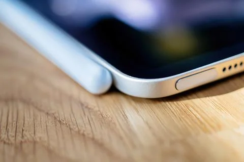 Touch ID security enclave fingerprint unlocking mechanism on the button Foto stock