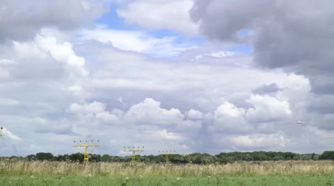 Touchdown Boeing 737-800 Transavia side view Stockbeeldmateriaal 65088252