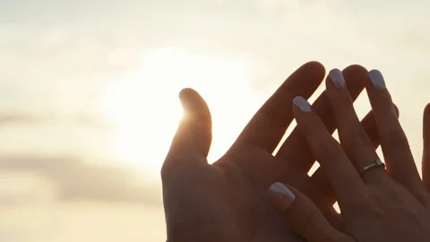 Touching the hands of two lovers Stock-Footage 101484162