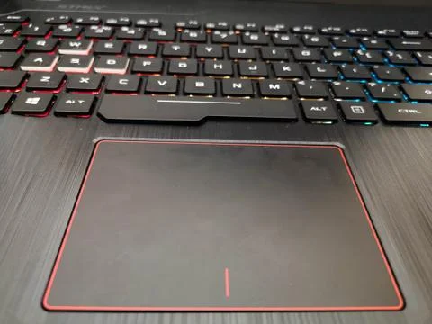 Touchpad in a laptop, large, comfortable touchpad. Close up hands of unrecogn Stockfoto's