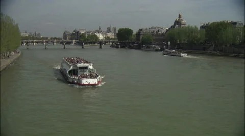 Tour boats on the Seine, Paris Stock Footage 59334720