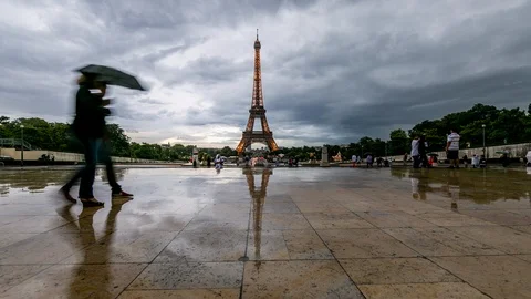 Tour Eiffel Up Pan Time Lapse in the rain. Stock Footage 97578416
