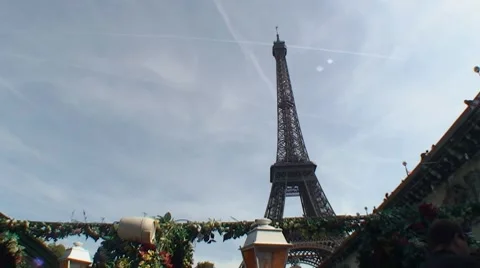 Tour Eiffel seen from moving boat Video stock 8828231