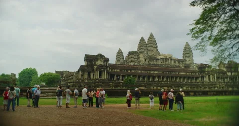 Tour Group at The Angkor Wat Temple at Siem Reap, Cambodia. Stock Footage 149023033