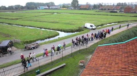 Tour group visiting Zaanse Schans, Zaandam Stock Footage 46155169