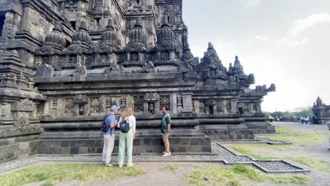 Tour Guide Explaining Prambanan Temple History to Visitors Video stock 336310454