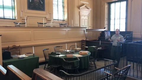 TOUR GUIDE SPEAKS INSIDE INDEPENDENCE HALL- PHILADELPHIA Vídeo Stock 131187746