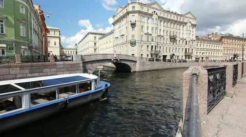 Tour ship turn to the Winter canal, St. Petersburg, Russia Stock Footage
