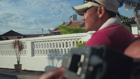 Tour the streets of Malacca on a rickshaw，Malaysia Stock Footage 135186053