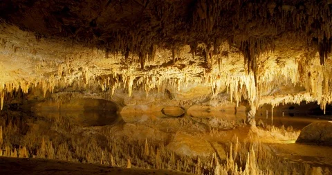 A Tour Through Luray Caverns, Cave Landscape 4K Video stock 120928746