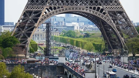 Tourism at Eiffel Tower in Paris in springtime real time 4k footage	 Stock Footage 118493270