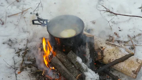 Tourism, fish soup is cooked at the stake in a hike Stockbeeldmateriaal 89885408