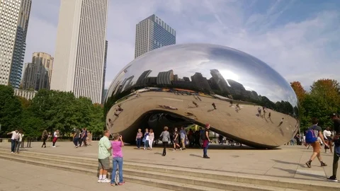 Tourist and Cloud Gate aka The Bean in Chicago, Illinois - Time Lapse 스톡 동영상 83475414