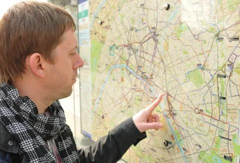 Tourist and map Foto stock