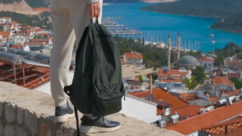 Tourist with backpack admiring the panoramic kas cityscape 스톡 동영상 330574278