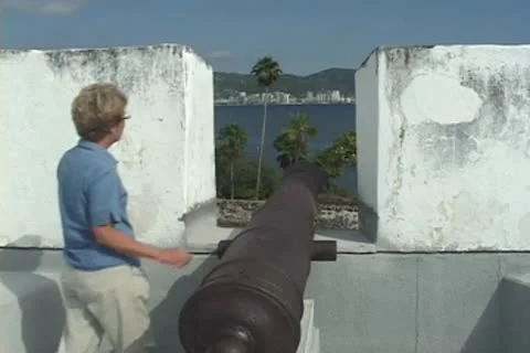 Tourist with cannon Video stock 8947426