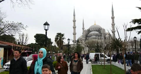 Tourist Crowd with the Blue Mosque in background Video stock 49100832