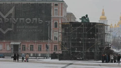 Tourist excursion near the Bohdan Khmelnytsky Monument protected from shelling Stock Footage 232397789