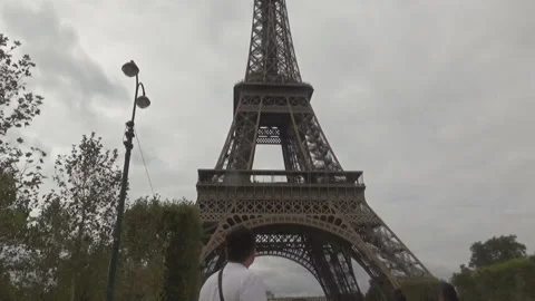 A tourist in front of Eiffell Tower, Paris, France Stock Footage 97929730