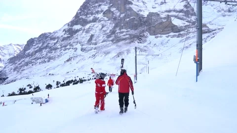 Tourist going skiing course on skiing trail Stock-Footage 195039997