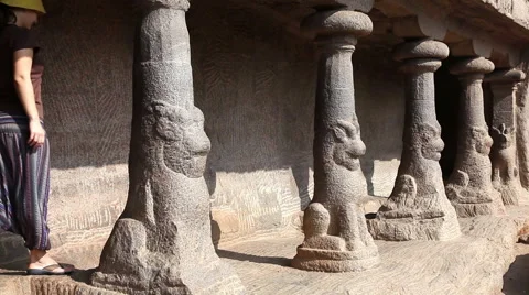 Tourist in Mamallapuram complex Stock-Footage 53863265