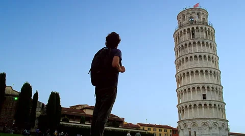Tourist Man Admires Leaning Tower Pisa Italy 4K Stock Footage Vídeo Stock 59209185