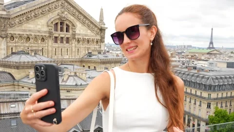 Tourist taking selfie with Eiffel Tower view in Paris Stock Footage 314980166