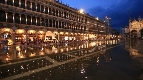 Tourist Visiting St. Mark's Square Vídeos de archivo 53224408