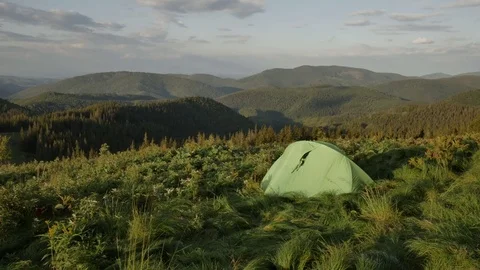 Touristic tent in mountains on sunset , wind shakes the grass Vídeos de archivo 77618328