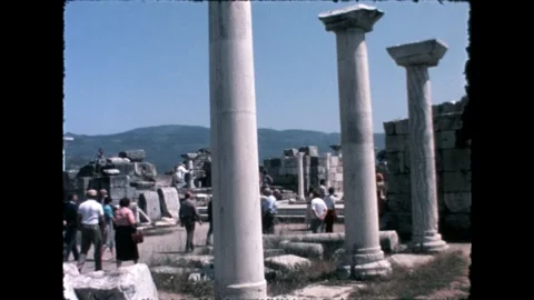 Tourists Among Ancient Columns Video stock 277585324