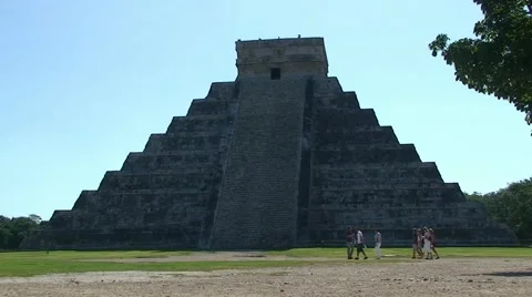 Tourists and guide at Chichen Itza El Castillo Temple of Kukulcan pyramid Stock Footage 54088954