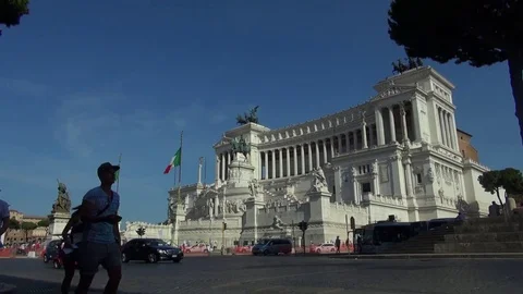 Tourists and locals visiting Piazza Venezia in Rome Stock Footage 71612945