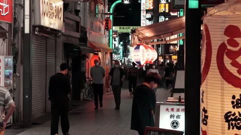 Tourists and workers walking along nightlife district of shinjuku izakaya Stock-Footage 219279853