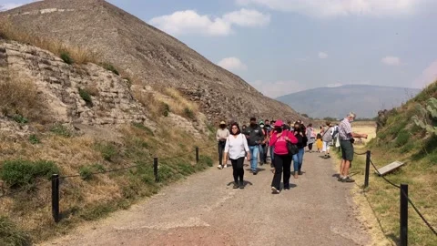 Tourists in an archeological zone Video stock 169897927