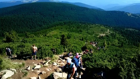 Tourists ascend to the mountain Hoverla. Stock Footage 70727103
