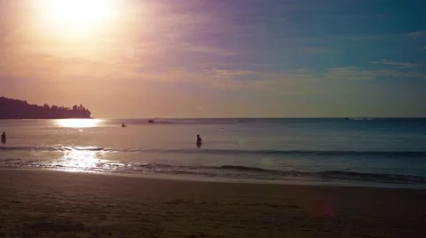 Tourists Bathing on a Tropical Beach at Sunset. Video UltraHD 库存影片 60563600