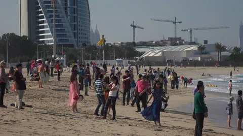 Tourists on the beach Vidéo 60672738