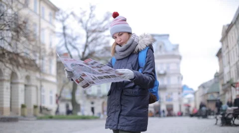 Tourists choose the direction on the map Stock-Footage 57525488