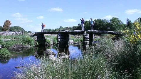 Tourists on clapper bridge Video stock 859181