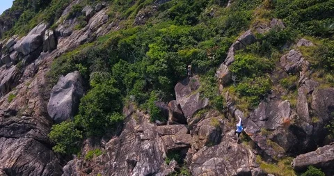 Tourists climbing Video stock 89514866