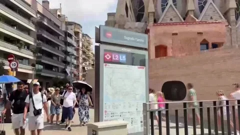 Tourists continue viral escalator selfie trend outside Barcelona's Sagrada Famil Stock Footage 342123345