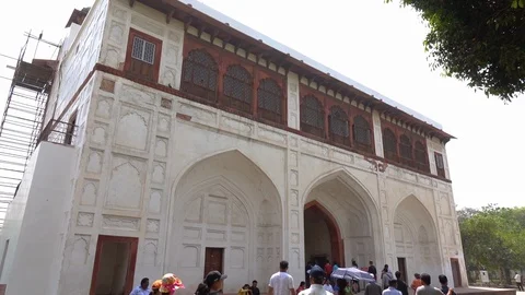 Tourists crowd inside of the Red Fort in Delhi, India Stock Footage 112466393